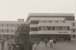 Lenin, dekára – Szénási Sándor jegyzete