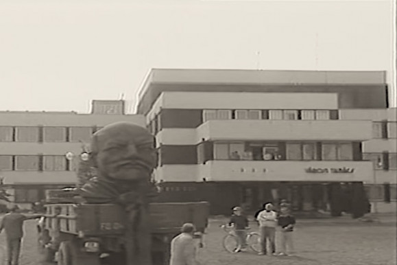 Lenin, dekára – Szénási Sándor jegyzete