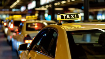 Új szabályozásokat vezetne be a taxishiénák ellen Vitézy