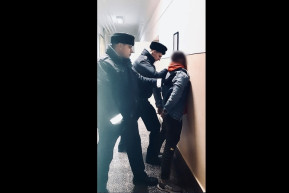 Hétszeresen körözött fiatalt kaptak el a rendőrök 