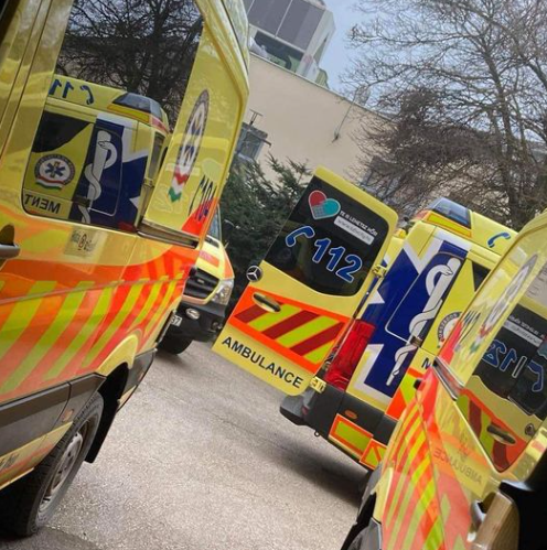 Mentők lepték el a budaörsi iskolát, hét gyereket vittek kórházba