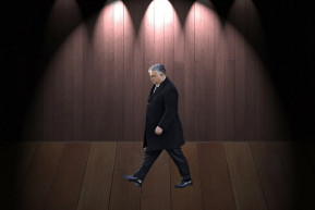 Aki nem lép egyszerre... – Rózsa Péter jegyzete