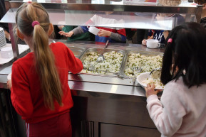 Egyre több svédasztalos iskolai menza lehet