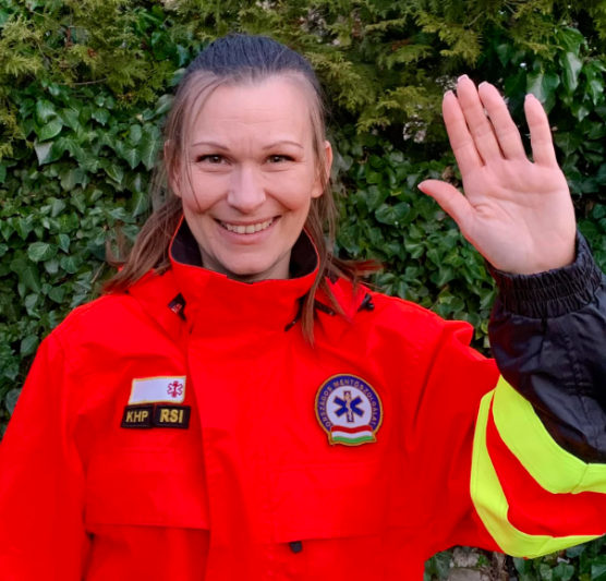 A konditerem izompacsirtái segítettek levinni a mentősöknek a 170 kilós beteget a negyedikről