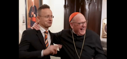 Pedofilbotrányban érintett bíborossal nevetgélt Szijjártó