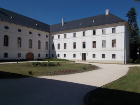 Milliárdokat költenek gyermekvédelmi vezetők ellenőrzésére, de a gyerekekre csak aprópénz jut