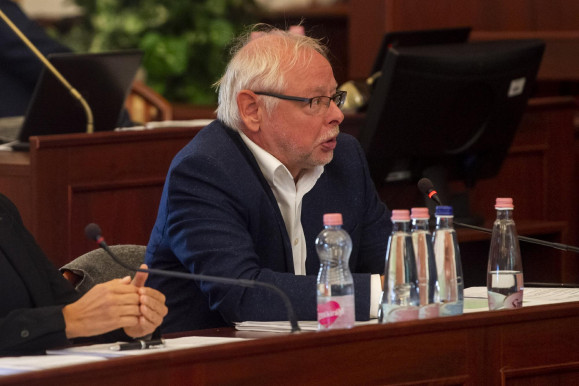 Az ártatlanság vélelmére hivatkozik a bicskei pedofil igazgató díjazása ügyében a KDNP-s főpolgármester-helyettes