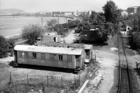 Szerelvényünk a vakvágányon zavartalanul vesztegel – Rózsa Péter jegyzete