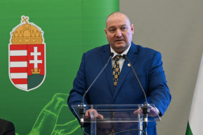 Állami pénzből felújított Bortemplommal lett gazdagabb Németh Szilárd alapítványa