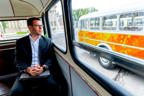 Vitézy és a sűrű sötét erdő - Kárpáti Iván jegyzete