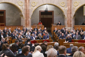 Juhász Ferenc: Okafogyottá vált a hidegháború utáni békeszerződés