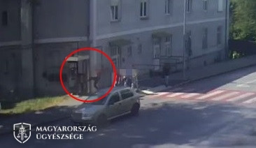 Bevett egy csomó nyugtatót, aztán fékevesztetten tombolni kezdett az utcán a húszéves kaposvári romboló 