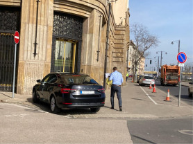 Lyukas zoknis futóbolond – vágott vissza Hadházynak a 