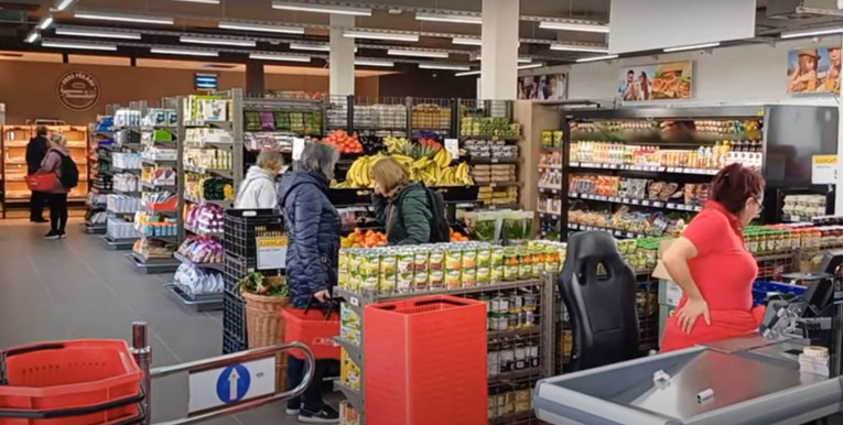 Spar-vezér: Tönkre akar tenni minket a kormány, aztán kivásárolnának