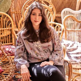 Borda Réka: Közöny gitározik