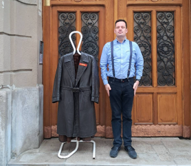 Ávós bőrkabátot vittek a Szuverenitásvédelmi Hivatal vezetőjének