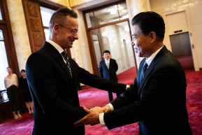 Hatezer milliárd forintnyi kínai beruházás zajlik Magyarországon – büszkélkedett Szijjártó