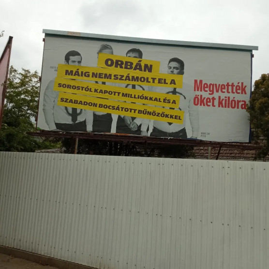 Márki-Zayék átragasztották a CÖF-plakátokat