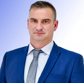 Képviselőként folytatja a berúgva emberkedő tiszaföldvári alpolgármester 