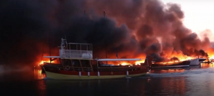 Kiégett 22 hajó egy horvátországi kikötőben