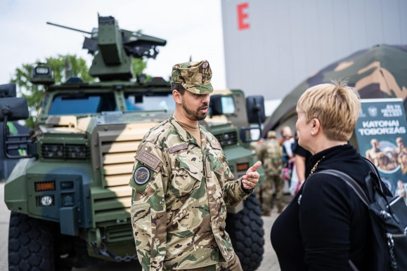 Szalay-Bobrovniczky: Tünde íjászokat és birodalmi rohamosztagosokat is várunk