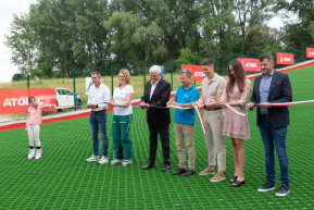 Sajátos jobboldali cicaharc Igalon, strand helyett sípálya és a 200 kilós hamburger