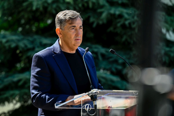 Megint Mészáros-cég szervizelheti a mentők autóit