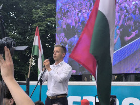 Magyar Péter: Gyurcsány és Orbán, a két Sir Robin gyáván elfutott