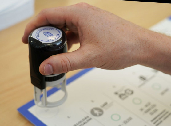  56,09 százalék volt a választási részvételi arány zárás előtt fél órával