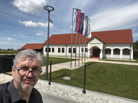 Hadházy: 276 millióval támogatott a kormány egy szlovéniai fejlesztőközpontot, amely üresen áll