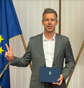 Magyar Péter átvette a mandátumát
