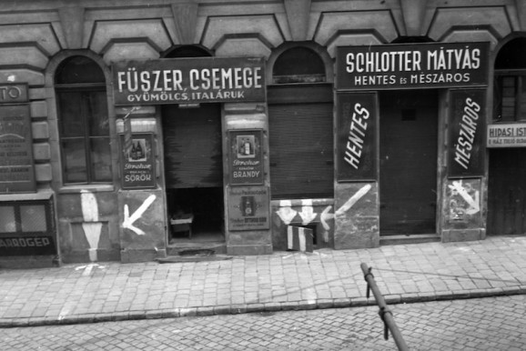 Anno Budapest: Kisbolt sirató