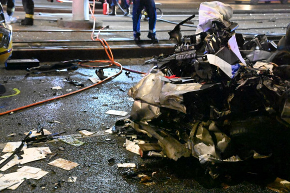 Továbbra is oxigént kap az Árpád hídi balesetben vétlen taxis
