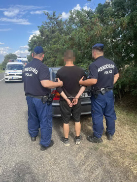 Ellopott egy autót, de kifogyott belőle a benzin, erre gyorsan ellopott egy másikat