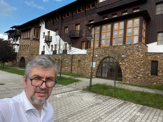 Havi 1,2 milliót kapnak fejenként a Pázmány egyetem málló piliscsabai szellemparkjának megóvásáért és tudományos központ létesítéséért