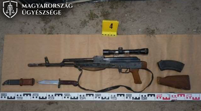 Dermesztő fegyvertárat találtak a kunsági orvvadásznál