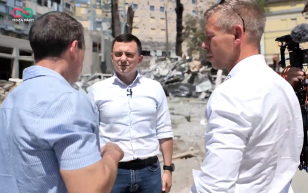 Magyar Péter Kijevben: Lehet luxusrepülőkön diktátortól diktátorig repülni, de a nap végén a tettek számítanak