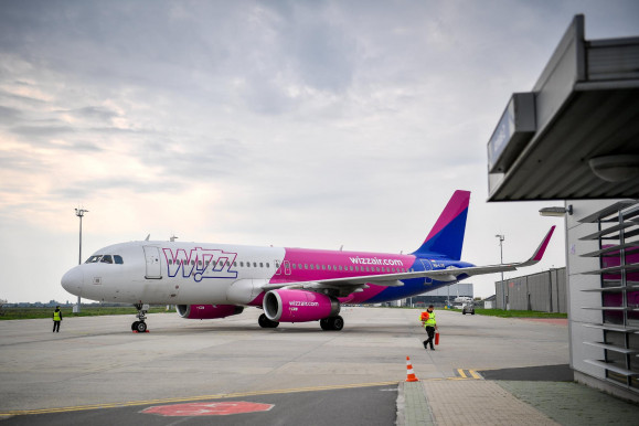 A WizzAir újabb adagot adhat ki az éves bérletéből, amivel elvileg korlátlanul lehet repülni