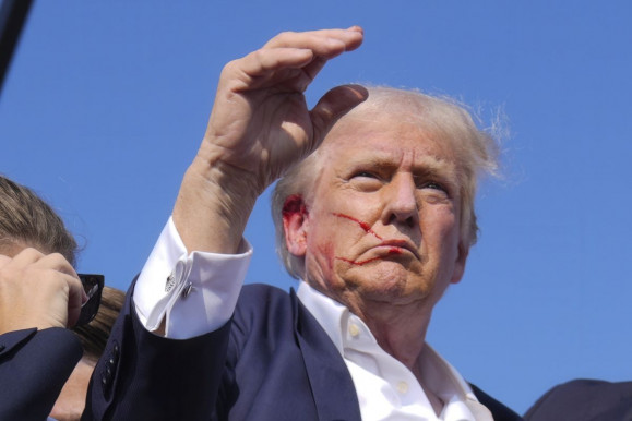 Trump áldozati szerepe teljessé vált a merényletkísérlettel