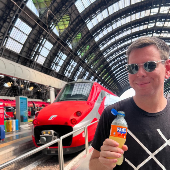 Milánóból, egy szupervonat mellől szólt be Lázárnak Vitézy Dávid  