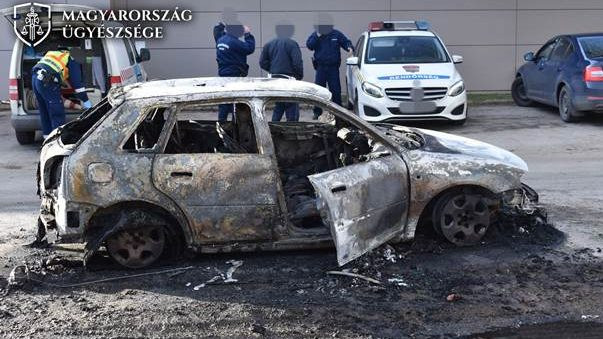 Eltiltották a vezetéstől, 180-nal menekült a rendőrök elől, de a kocsija nem bírta a tempót és kigyulladt