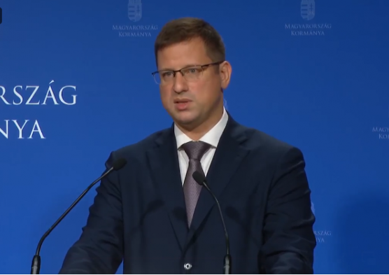 Je suis 24 – avagy Kormányinfót bojkottálni nem kell félnetek, jó lesz – Selmeci János jegyzete