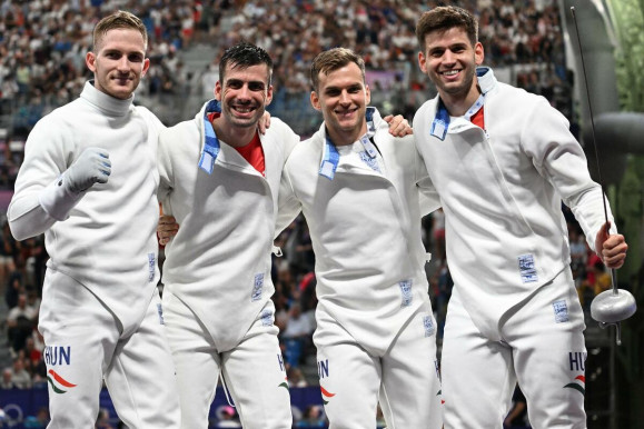 Simán verte a kazahokat, elődöntős a férfi párbajtőr-válogatott