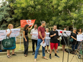 Húszezren tiltakoznak a katonák iskolába vezénylése ellen