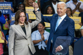 Biden: Trump meghajolt Putyin előtt