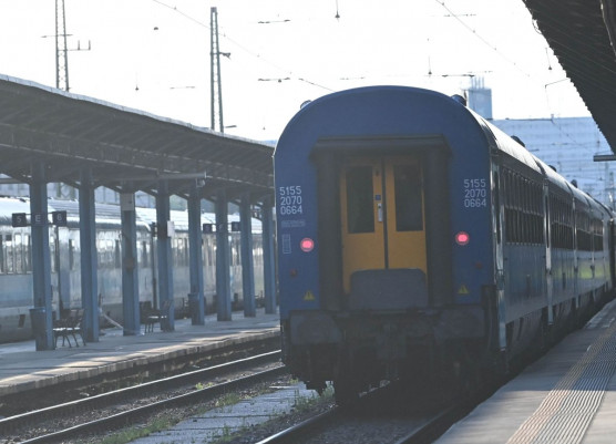 Kisiklott egy InterCity a Keleti pályaudvarnál