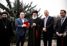 A támogatott országoknak öt évig kell hirdetniük, hogy a Hungary Helpstől kapták a segítséget