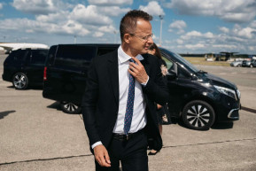 Az EU-nak fontosabb Albánia csatlakozása, mint Albániának – üzente Szijjártó, és elrepült Tiranába