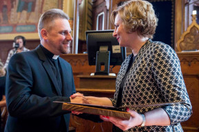 KecsUP: Kecskeméti képviselőkkel is közeli kapcsolatban állt a pedofília gyanújával felfüggesztett plébános