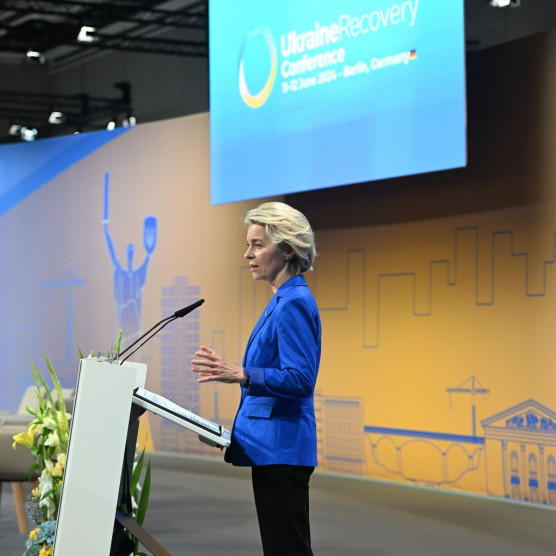 Orbánék pártcsaládja bizalmatlansági indítványt nyújt be von der Leyen ellen